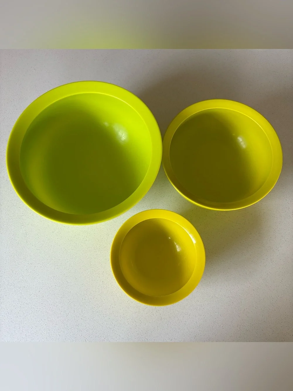 Crate & Barrel CaliBowl Green Yellow Nonslip Nesting Mixing Bowl, Set of 3